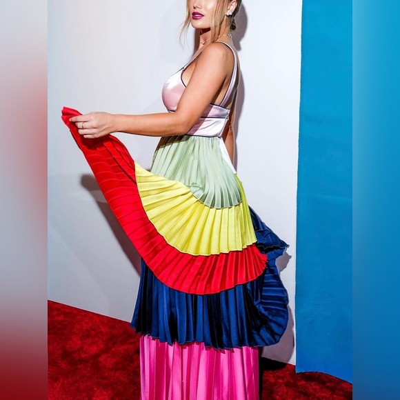 Alice + Olivia x Kidsuper Maisie Pleated Asymmetrical Maxi Dress - Picture 7 of 16